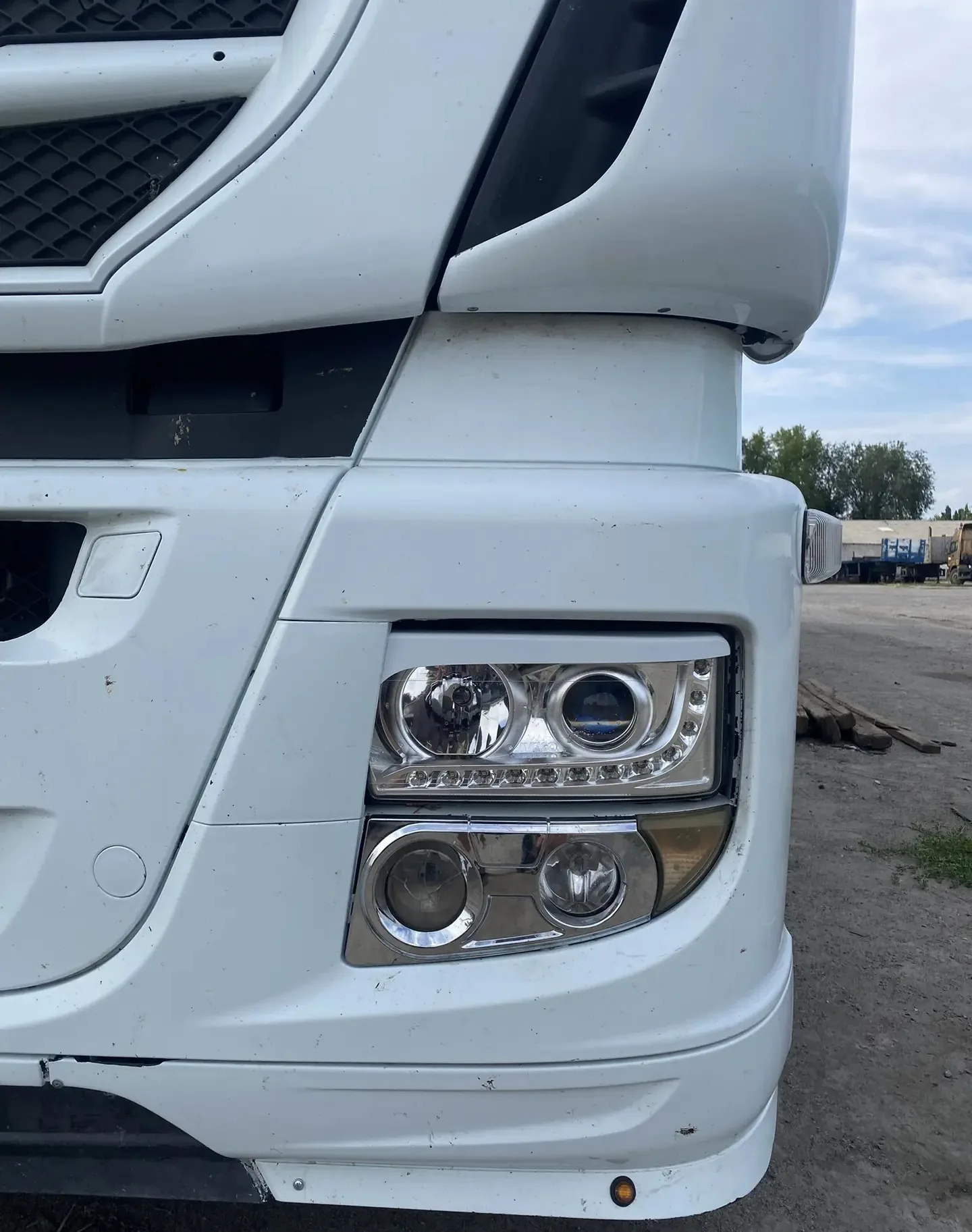Накладки на фары Iveco Stralis
